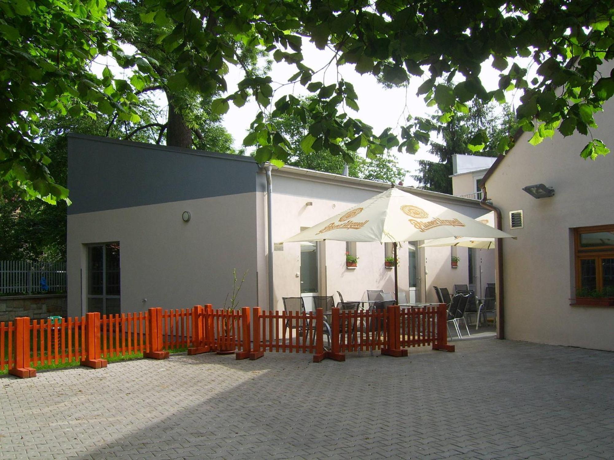 Penzion A Caferestaurant U Lavky Chrudim Exterior foto